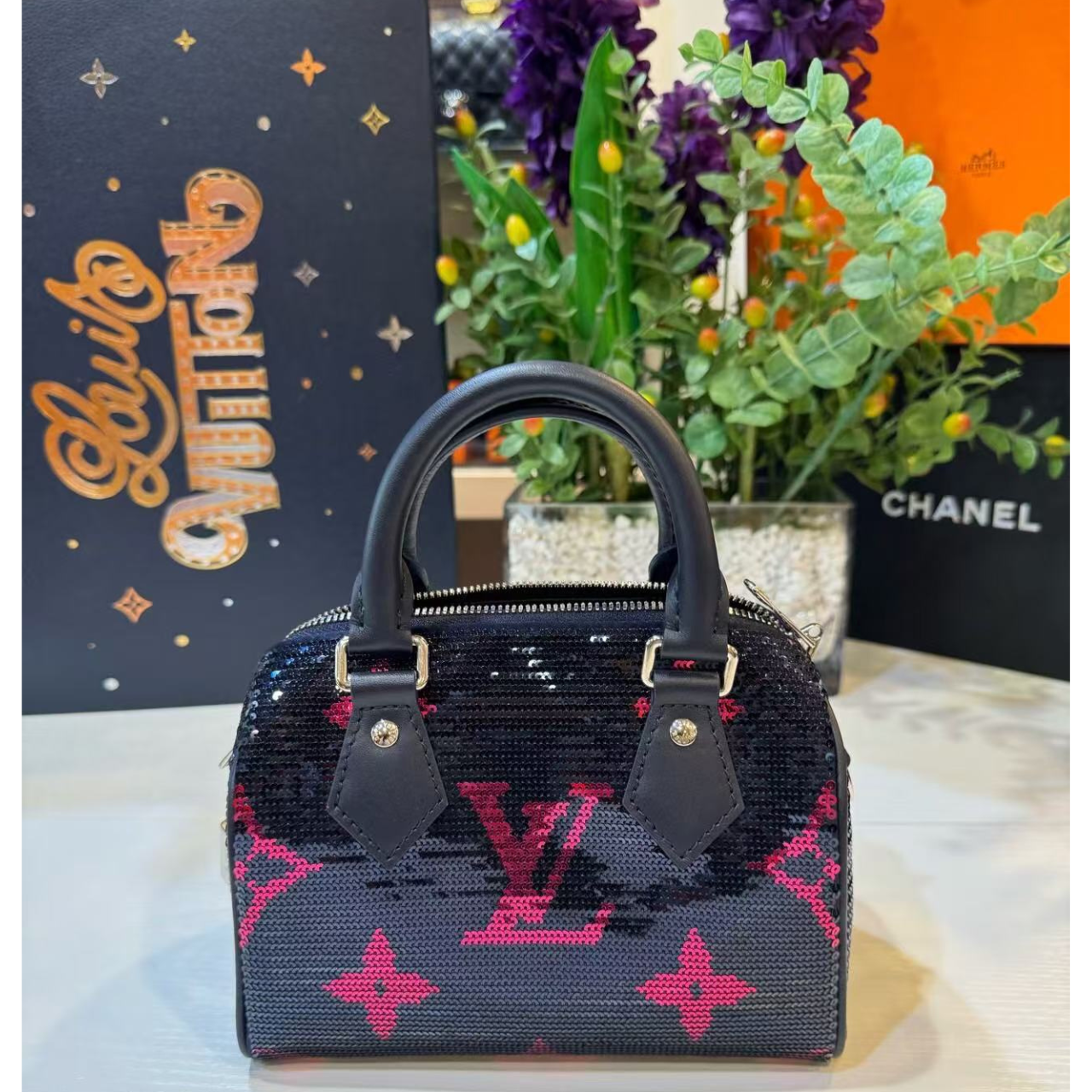 LOUIS VUITTON Bandouliere 18