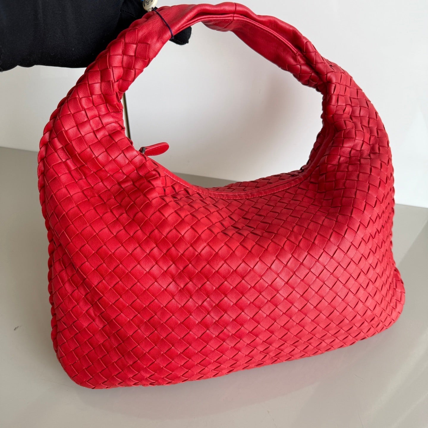 Bottega Veneta Veneta Hobo Small Red 40cm Lambskin Leather