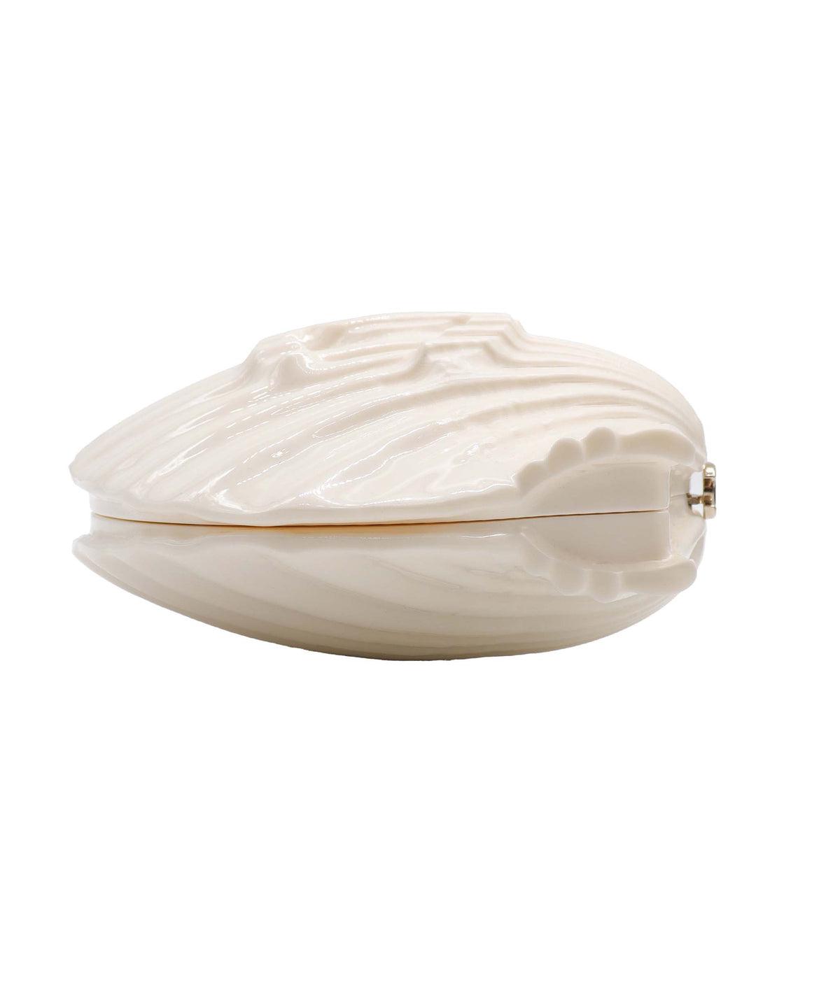 Chanel shell minaudiÃ¨re clutch
