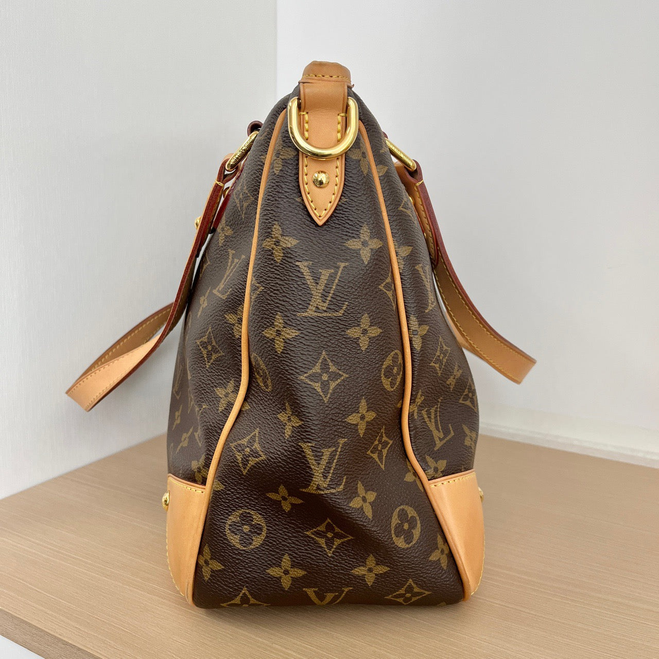 LOUIS VUITTONShoulder Bag