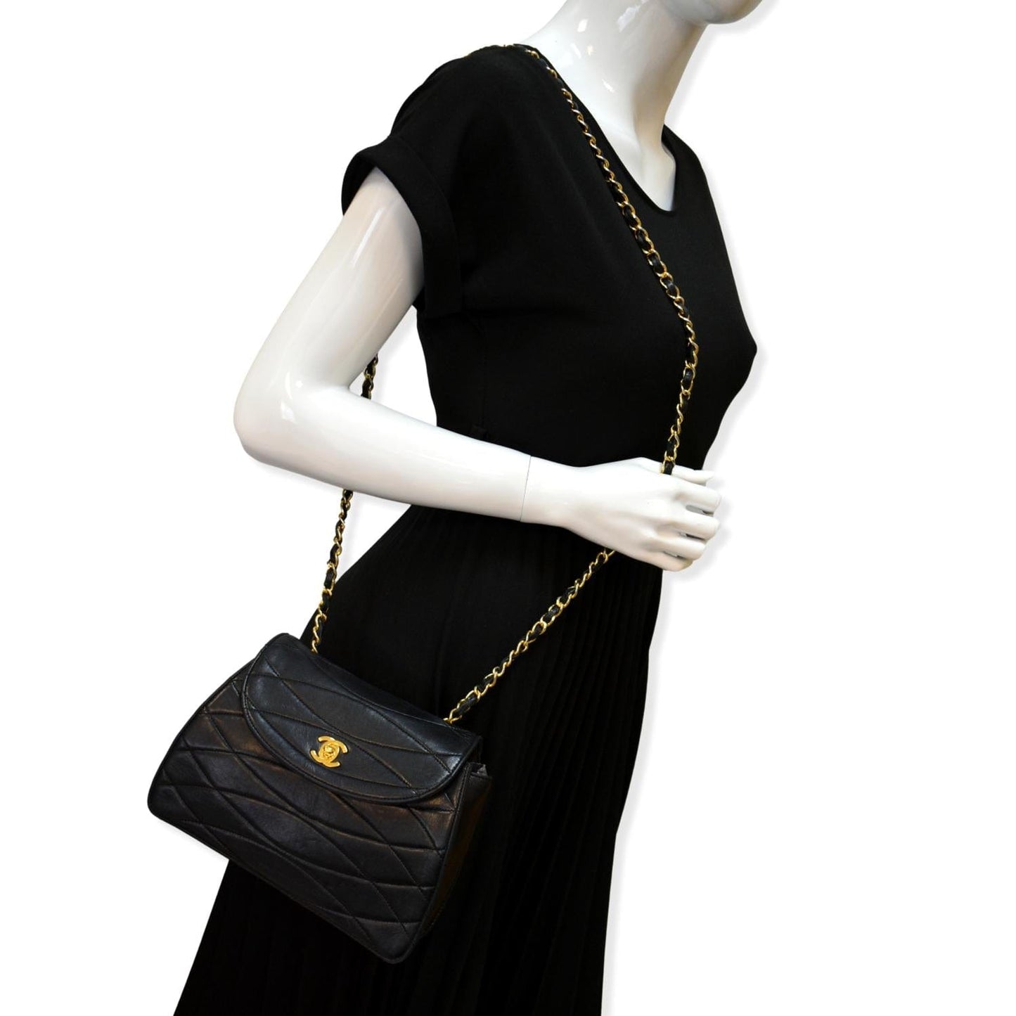 CHANEL Rare Wave GHW CC Flap Lambskin Shoulder Bag Black