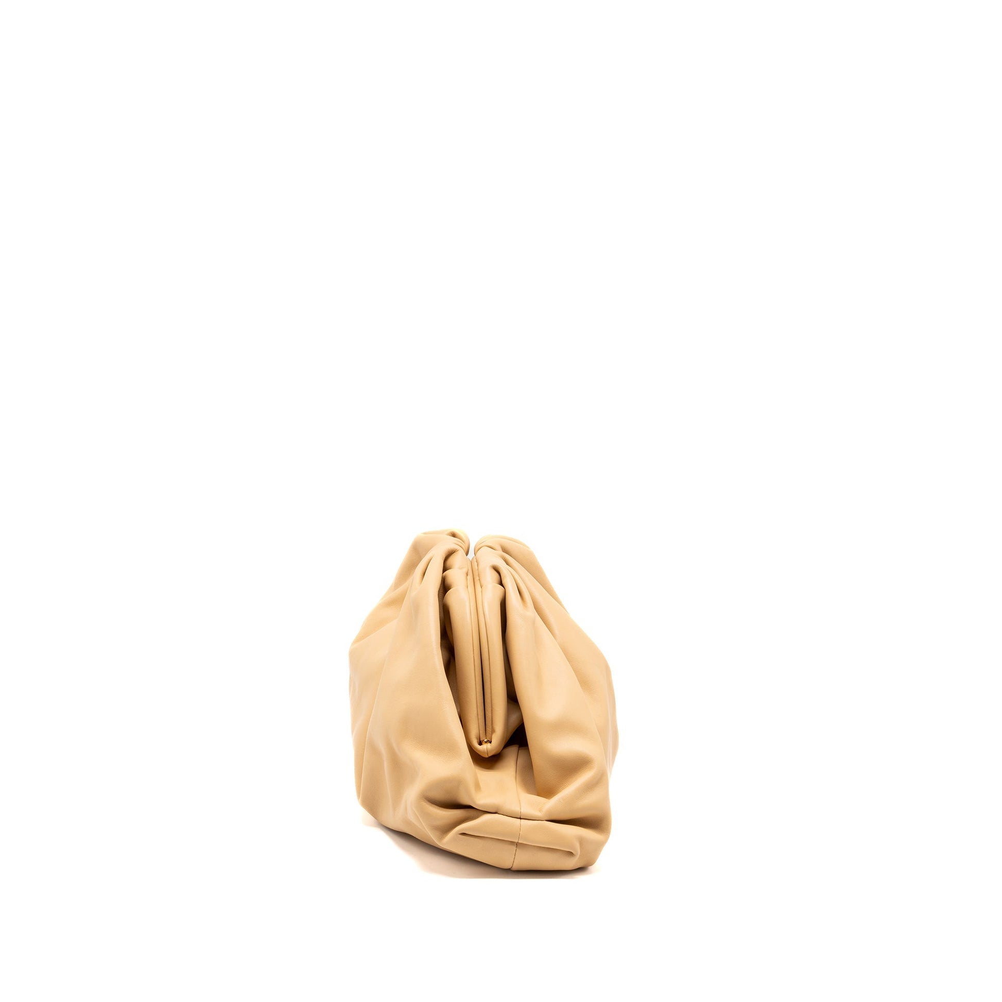 Bottega Veneta The pouch large leather clutch beige