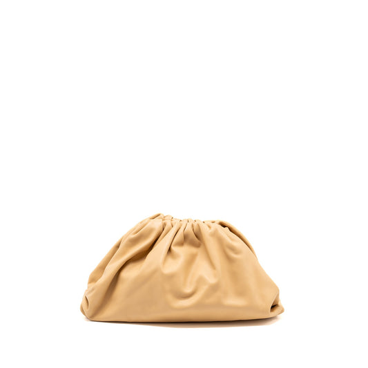 Bottega Veneta The pouch large leather clutch beige