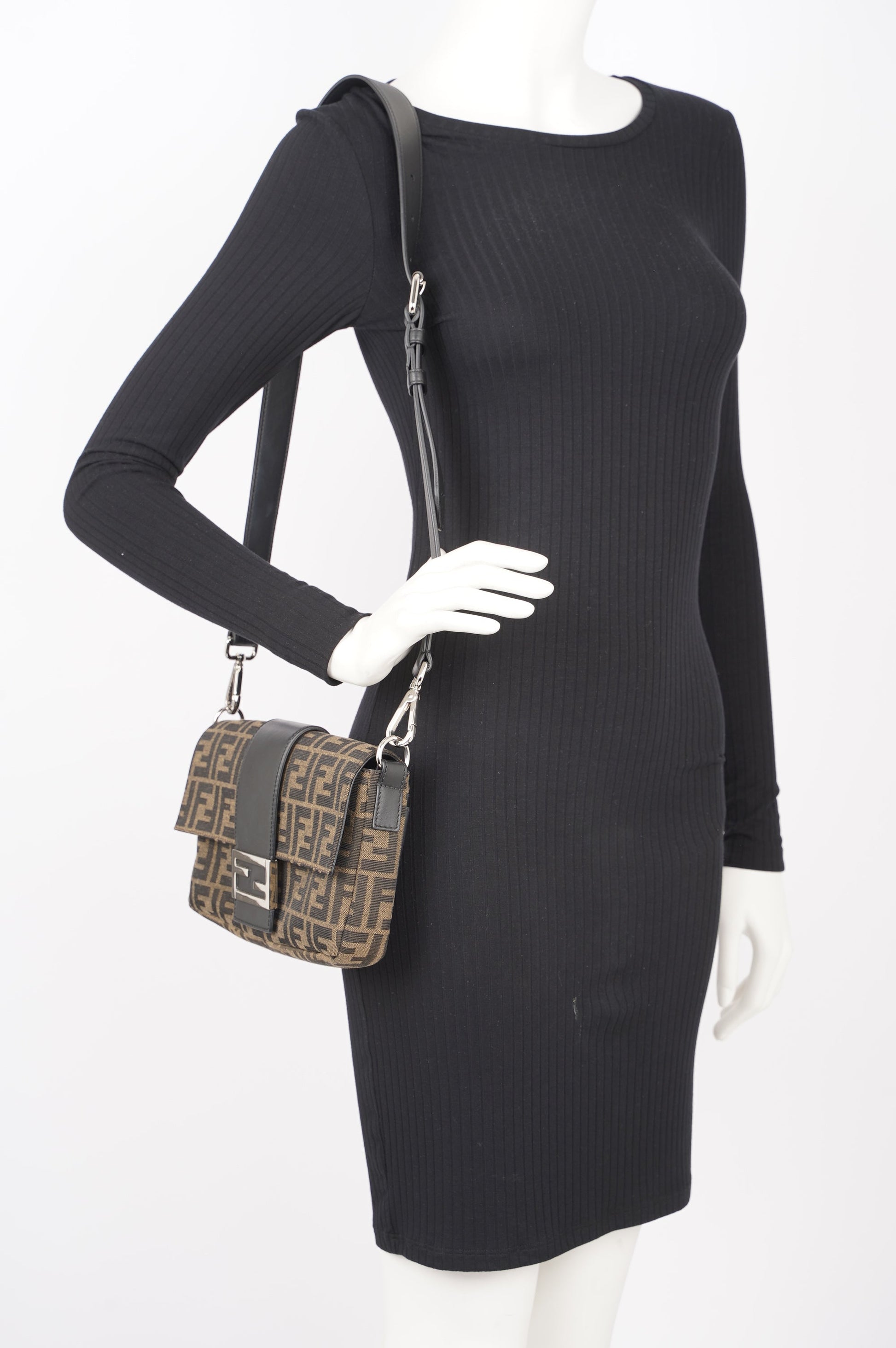 Fendi Womens Baguette Bag Beige / Brown