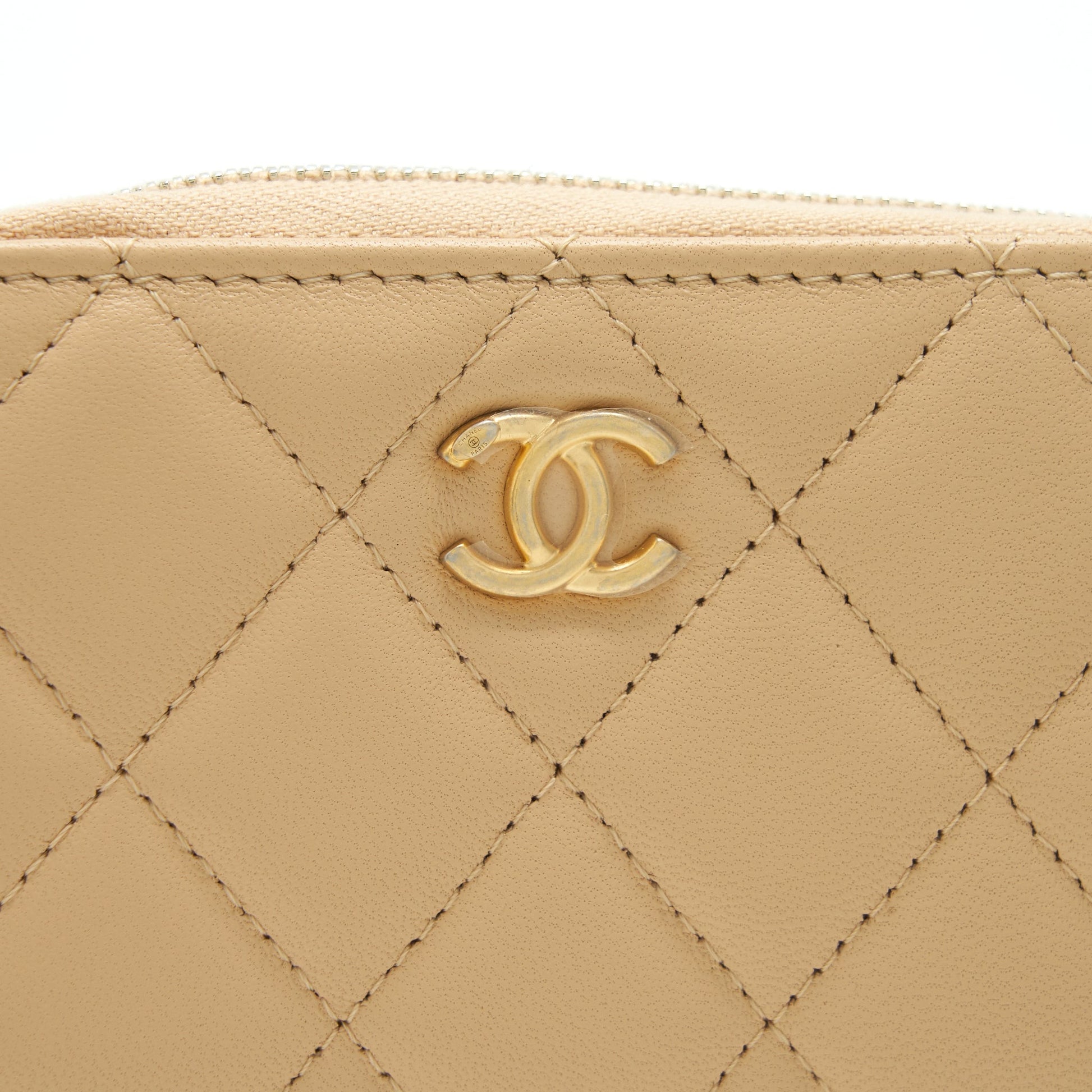 Chanel 22C Pearl Crush Card Holder With Chain Beige