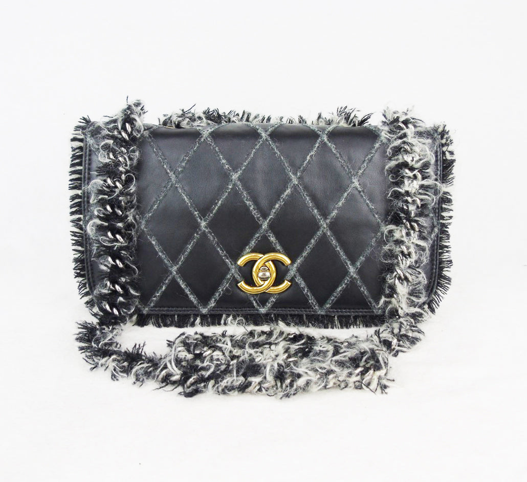 Chanel Black Leather tweed trim 10 Flap Bag