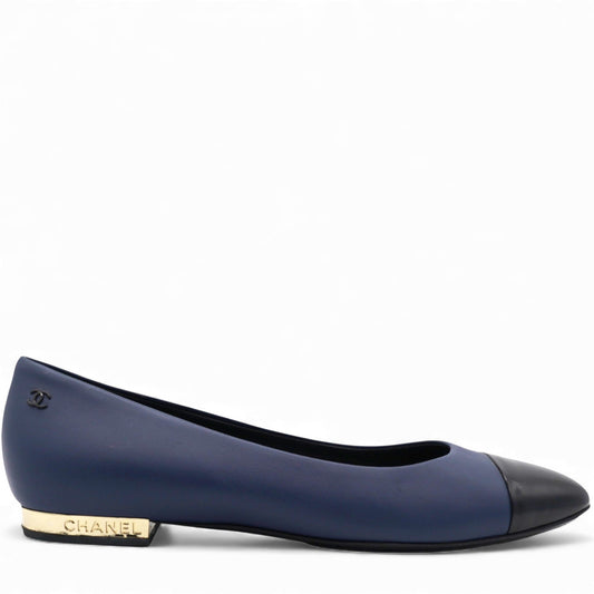 Timeless Chanel Cap Toe Flats in Blue and Black Leather Size38.5 Handbag