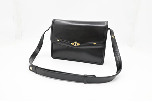 Gucci Shoulder Bag in Black Leather