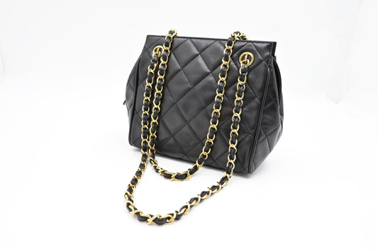 Chanel Shoulder Bag in Black MattelassÃ© Leather