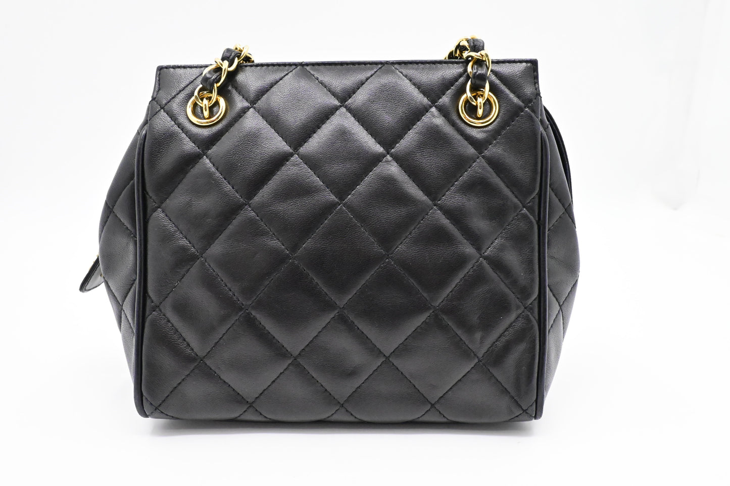 Chanel Shoulder Bag in Black MattelassÃ© Leather