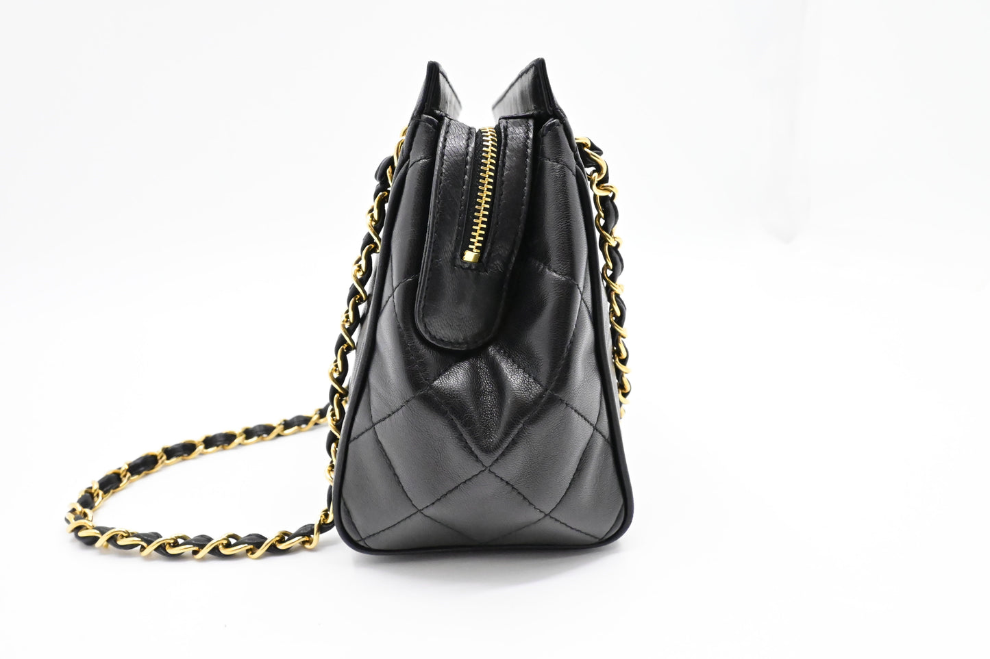 Chanel Shoulder Bag in Black MattelassÃ© Leather