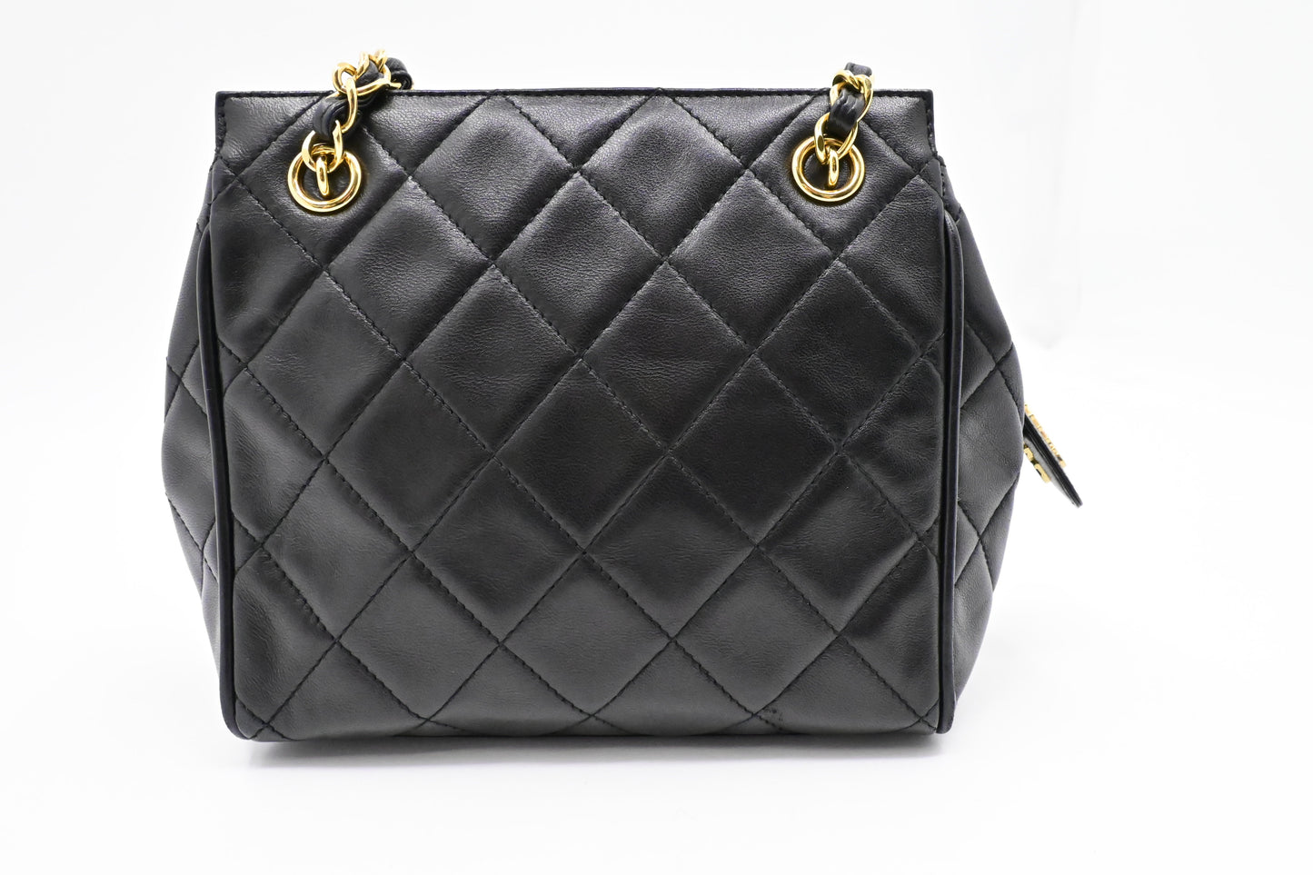 Chanel Shoulder Bag in Black MattelassÃ© Leather