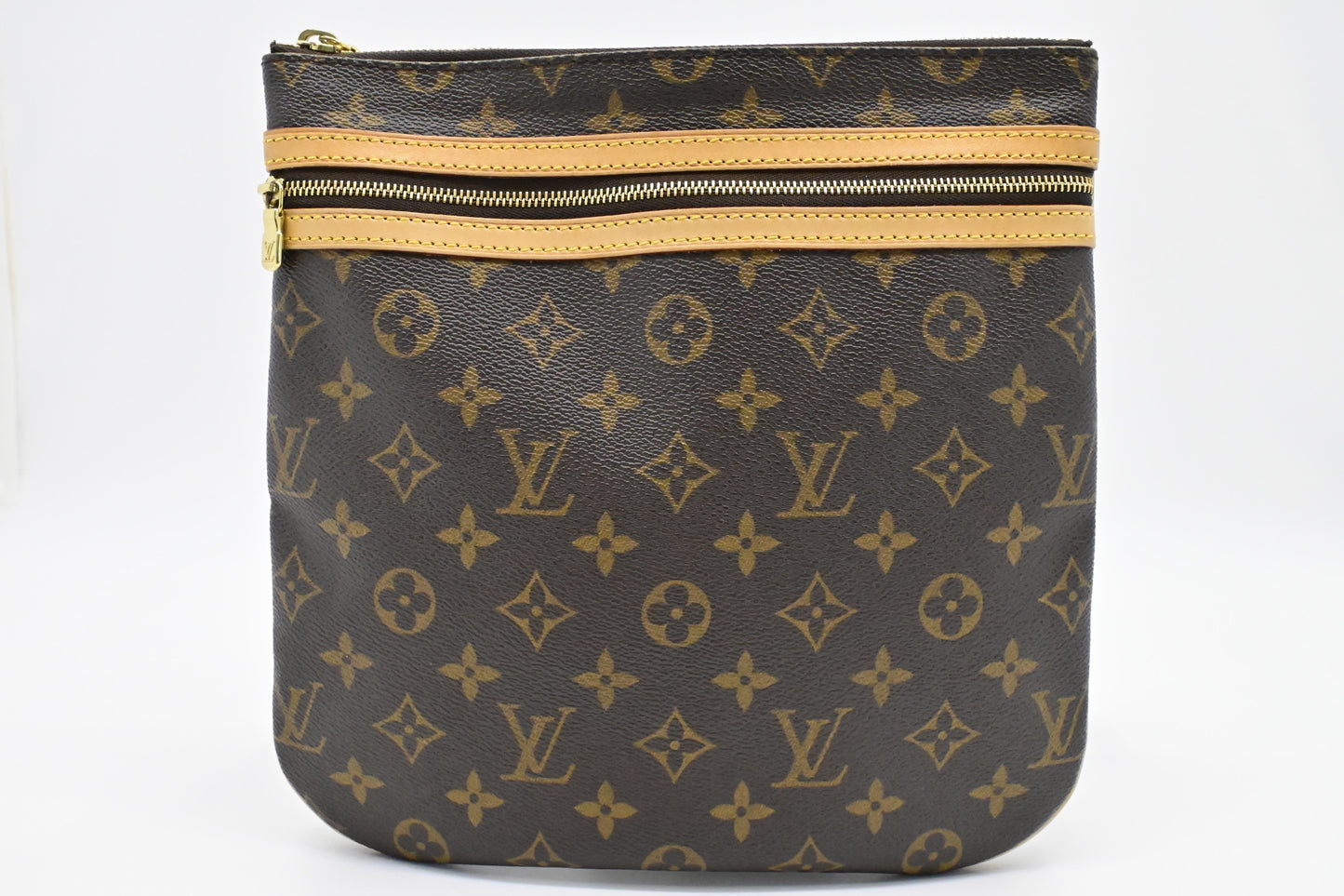 Louis Vuitton Pochette Bosphore in Monogram Canvas
