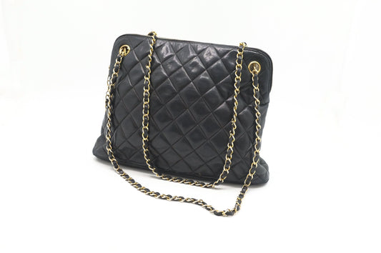 Chanel Shoulder Bag in Black MattelassÃ© Leather