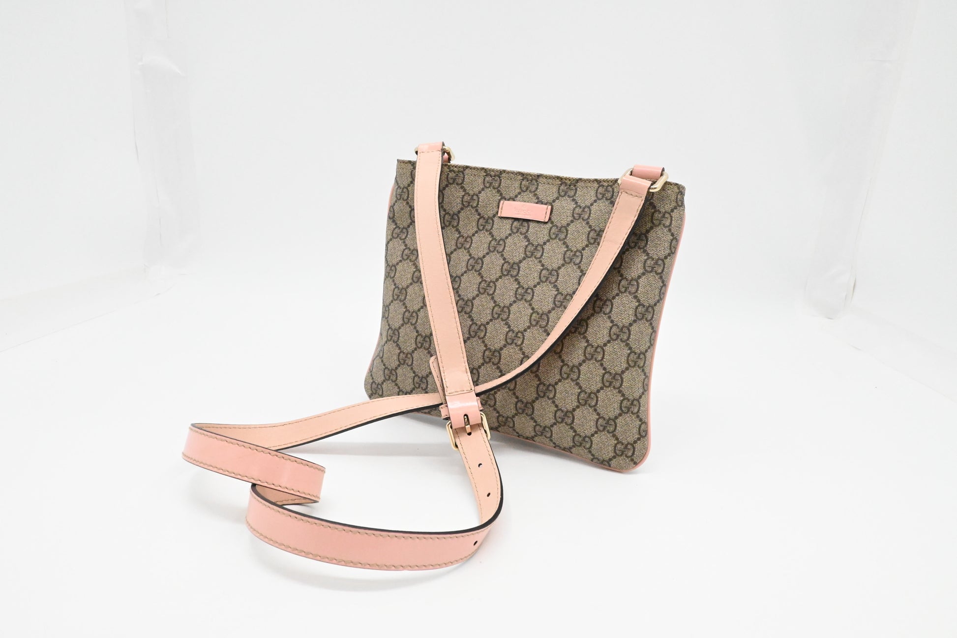 Gucci Crossbody in GG Supreme Canvas and Pink Patent Leather