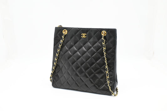Chanel Shoulder Bag in Black MattelassÃ© Leather