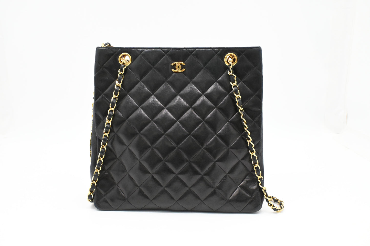 Chanel Shoulder Bag in Black MattelassÃ© Leather