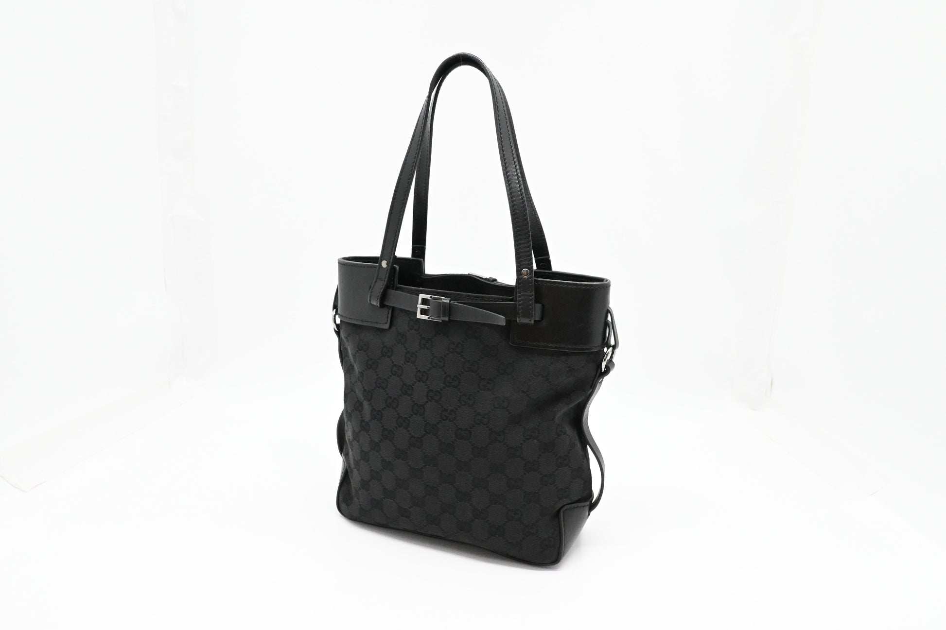 Gucci Shoulder bag in Black GG Canvas