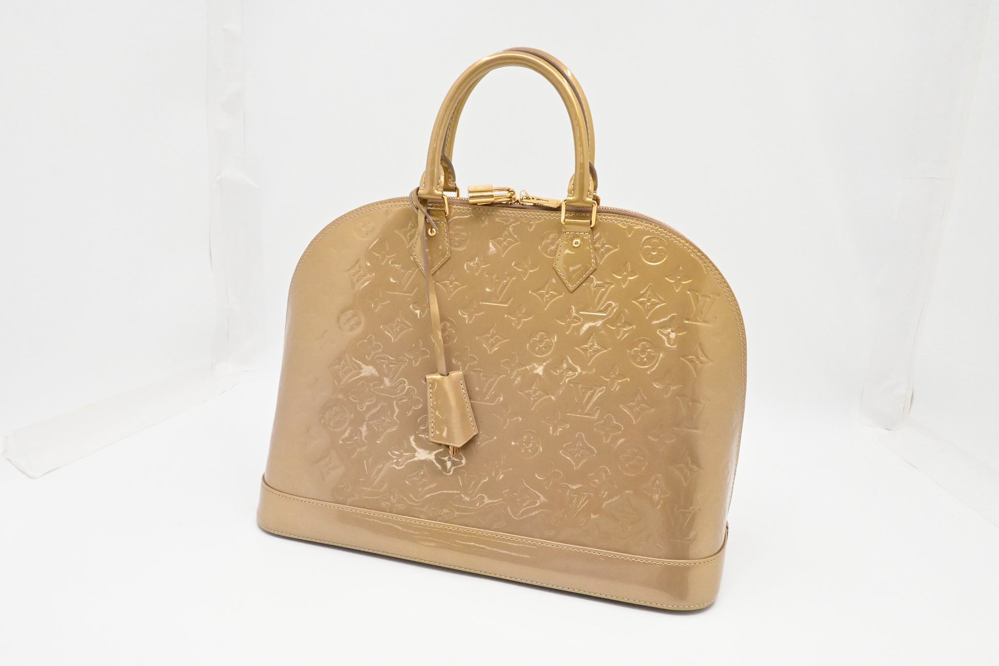 Louis Vuitton Alma GM in Beige Poudre Vernis Leather