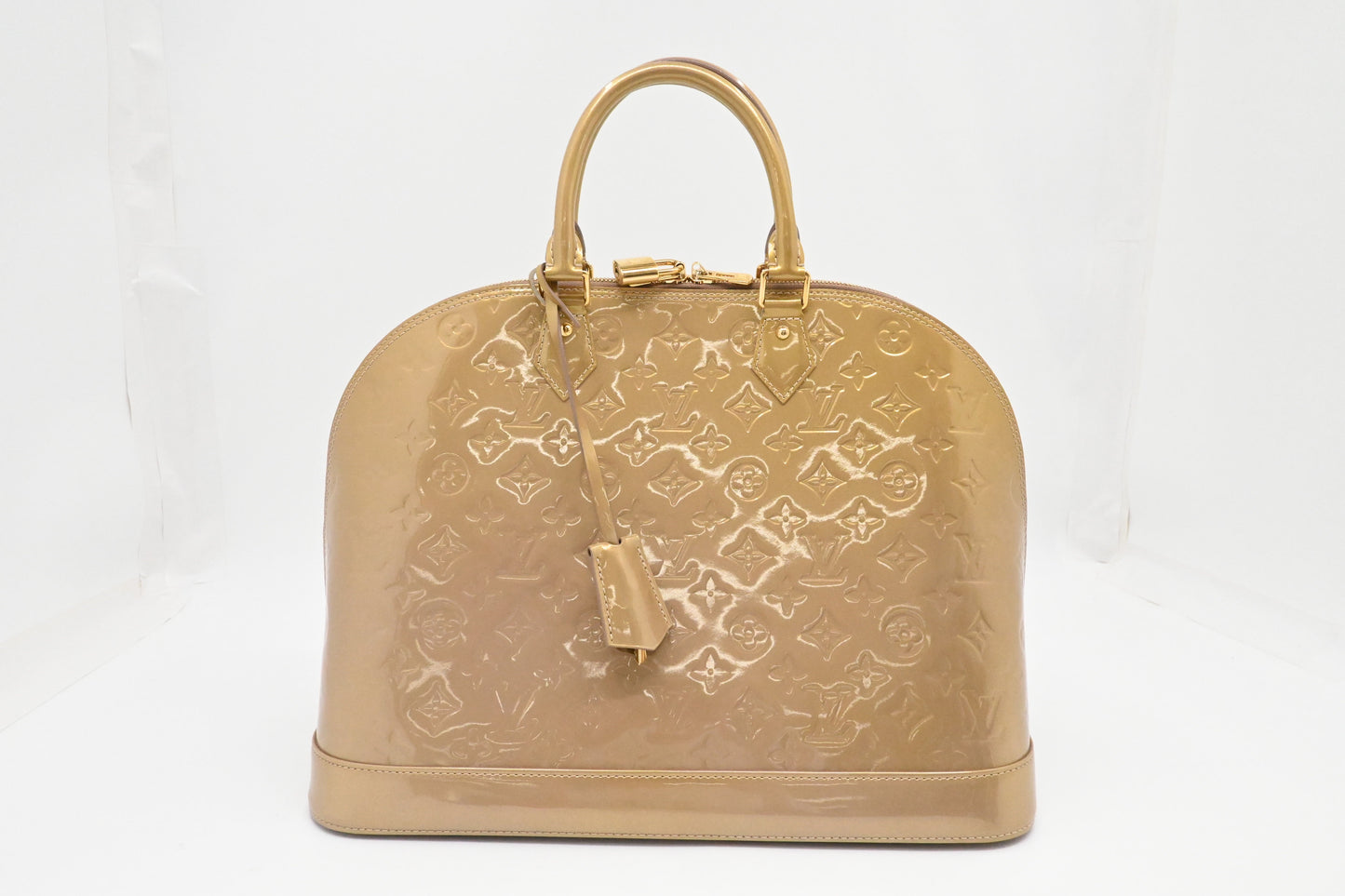 Louis Vuitton Alma GM in Beige Poudre Vernis Leather