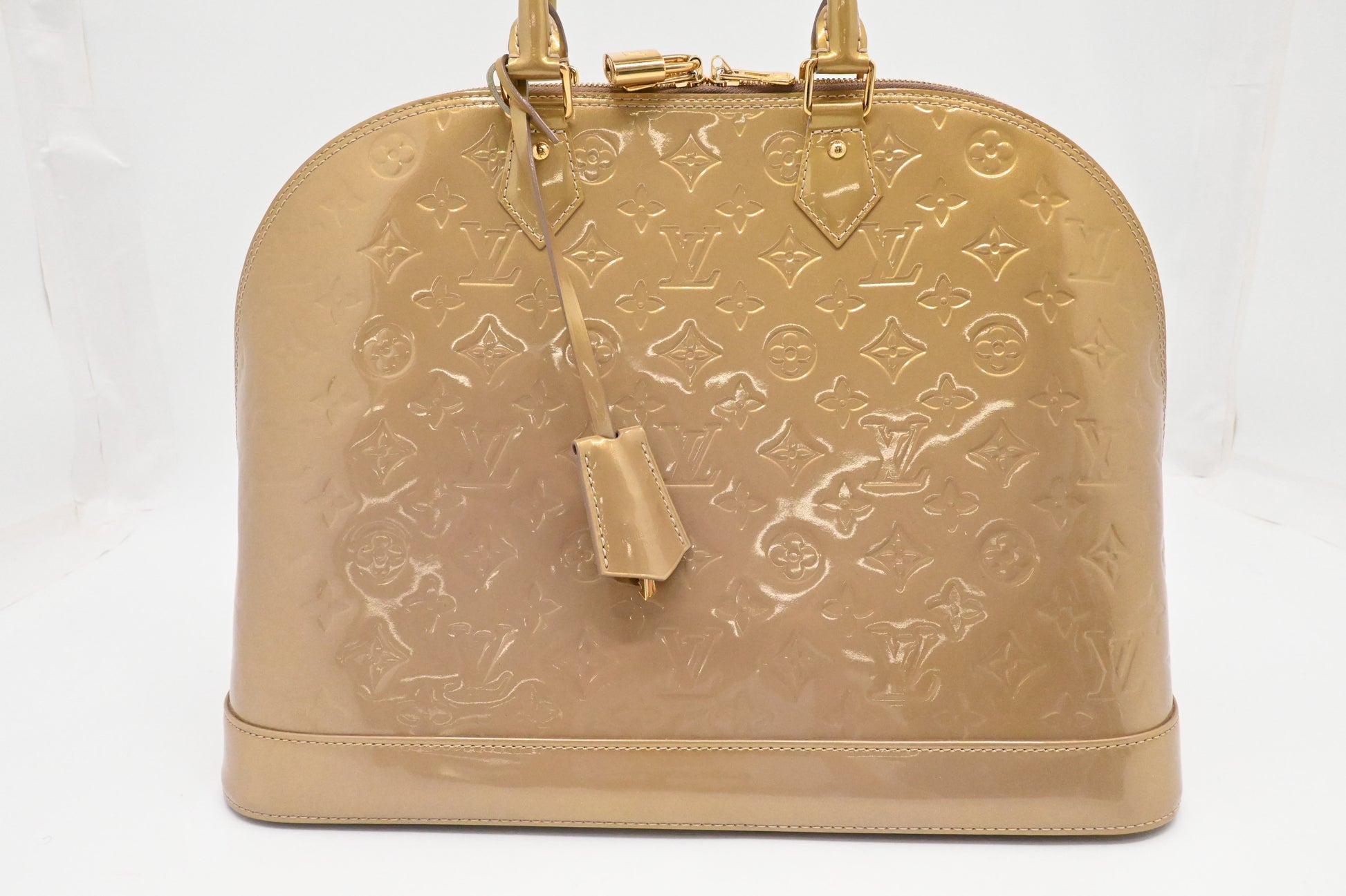 Louis Vuitton Alma GM in Beige Poudre Vernis Leather