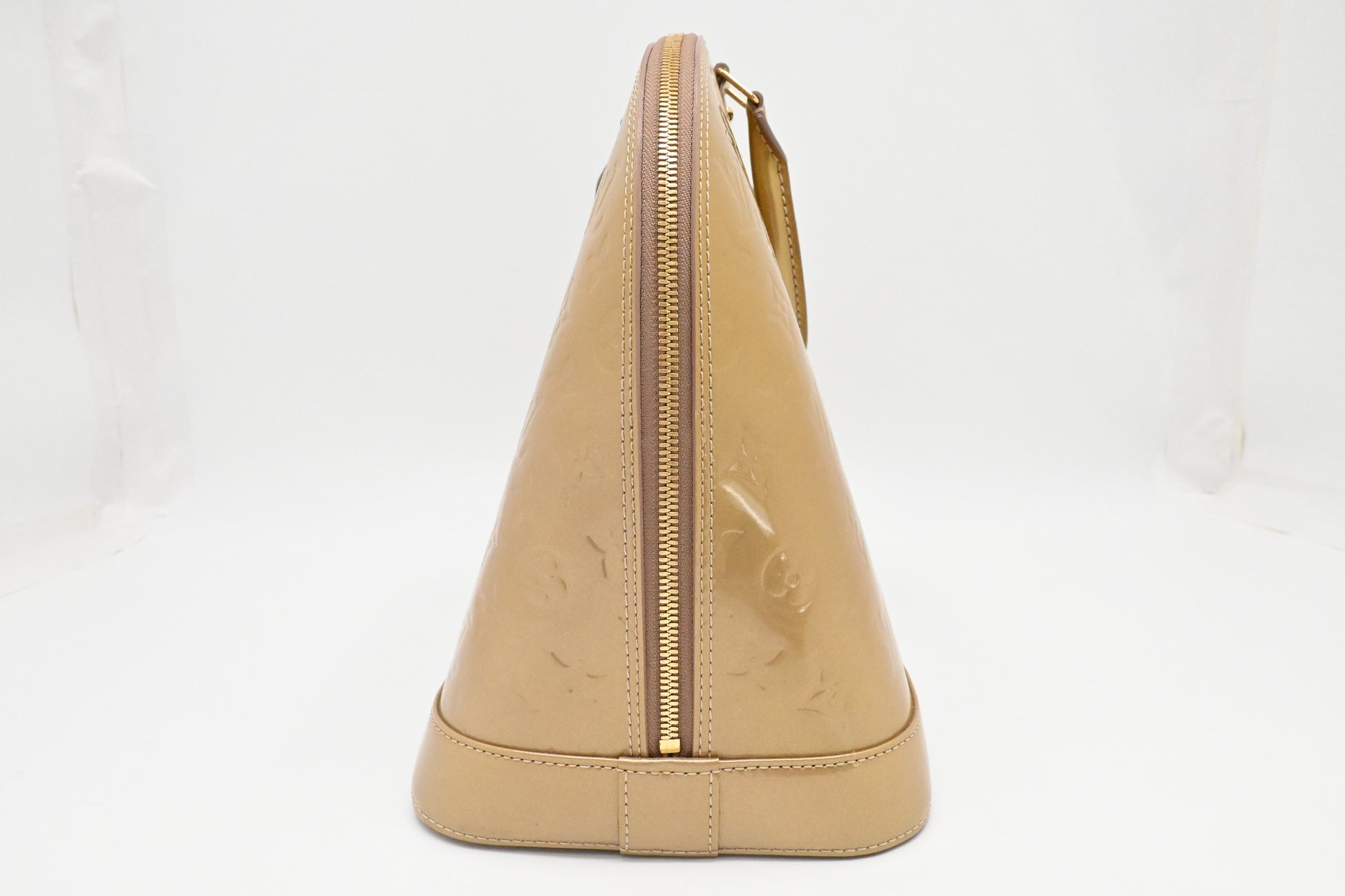 Louis Vuitton Alma GM in Beige Poudre Vernis Leather