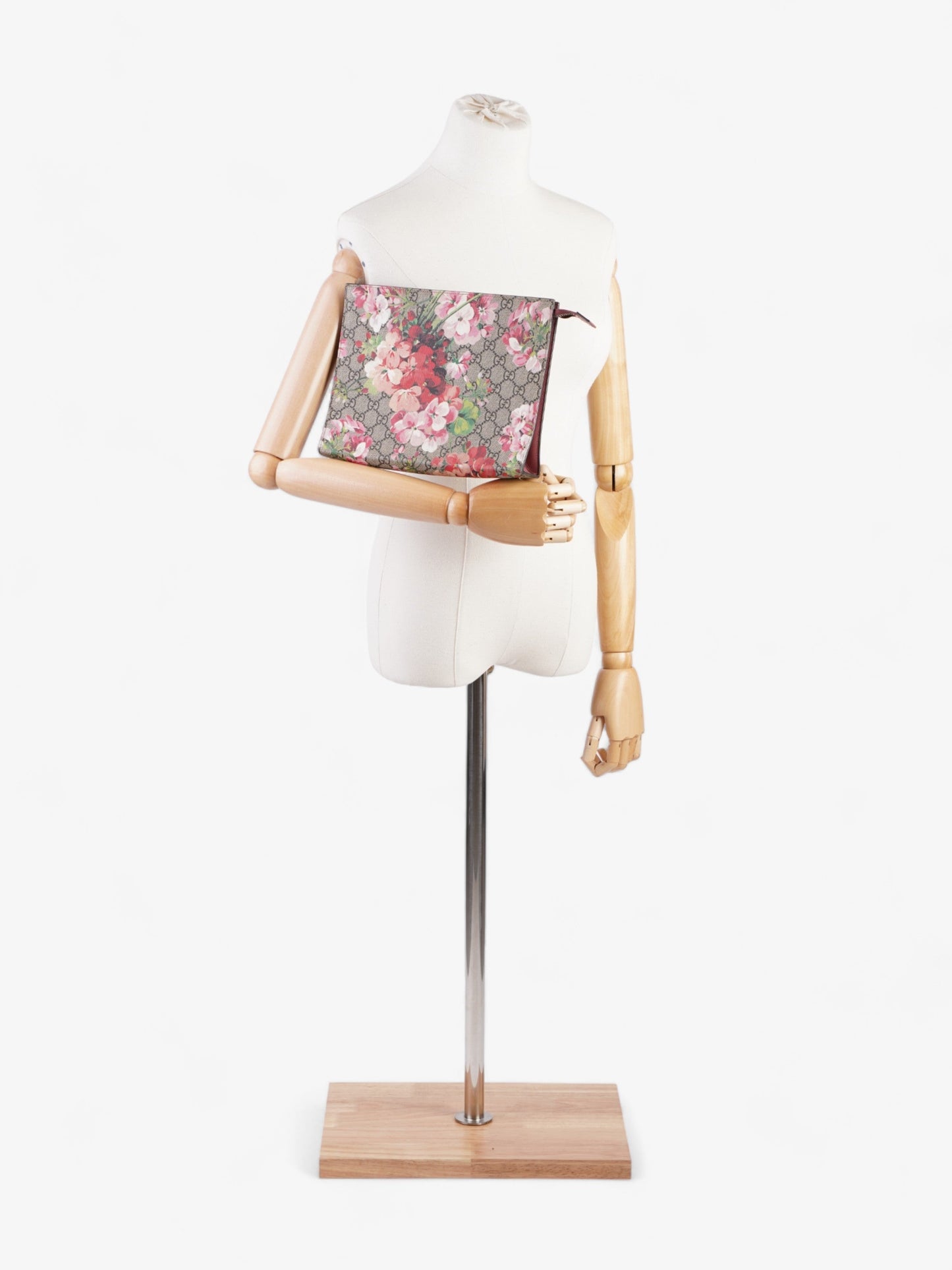 Gucci Blooms Large Pouch GG Supreme / Antique Rose Coated Canvas