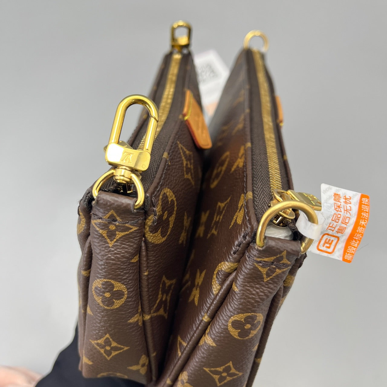 LOUIS VUITTONShoulder Bag