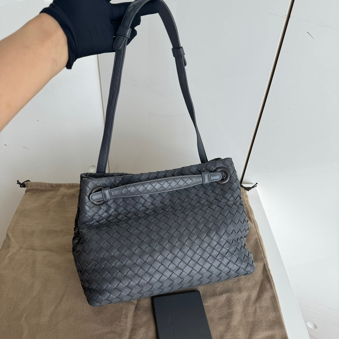 Bottega Veneta Garda Shoulder Bag Intrecciato Nappa Leather Grey Small 25cm