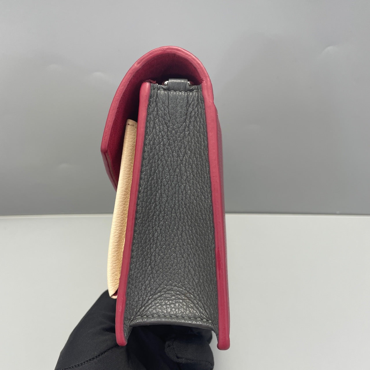 LOUIS VUITTONShoulder Bag