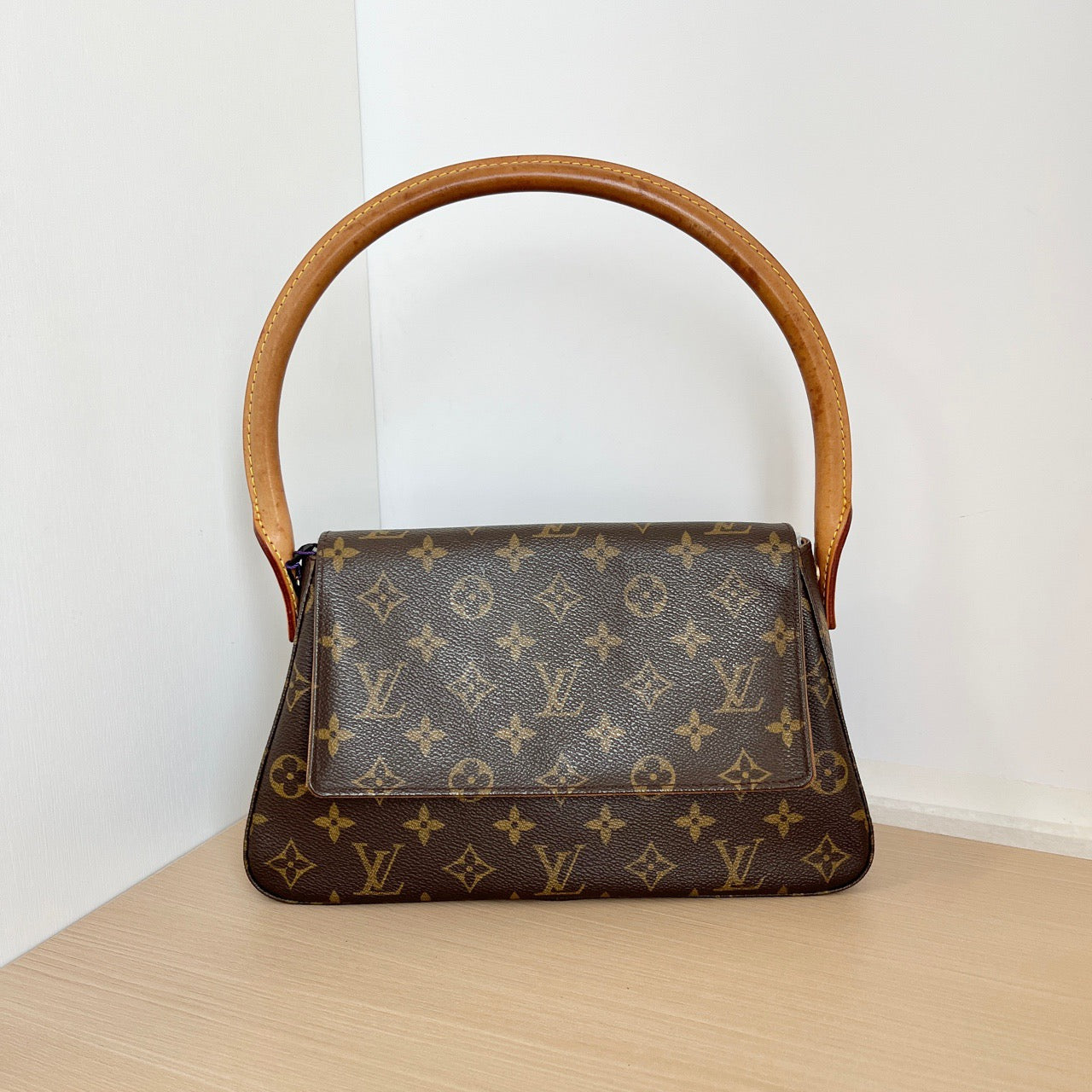 LOUIS VUITTONShoulder Bag