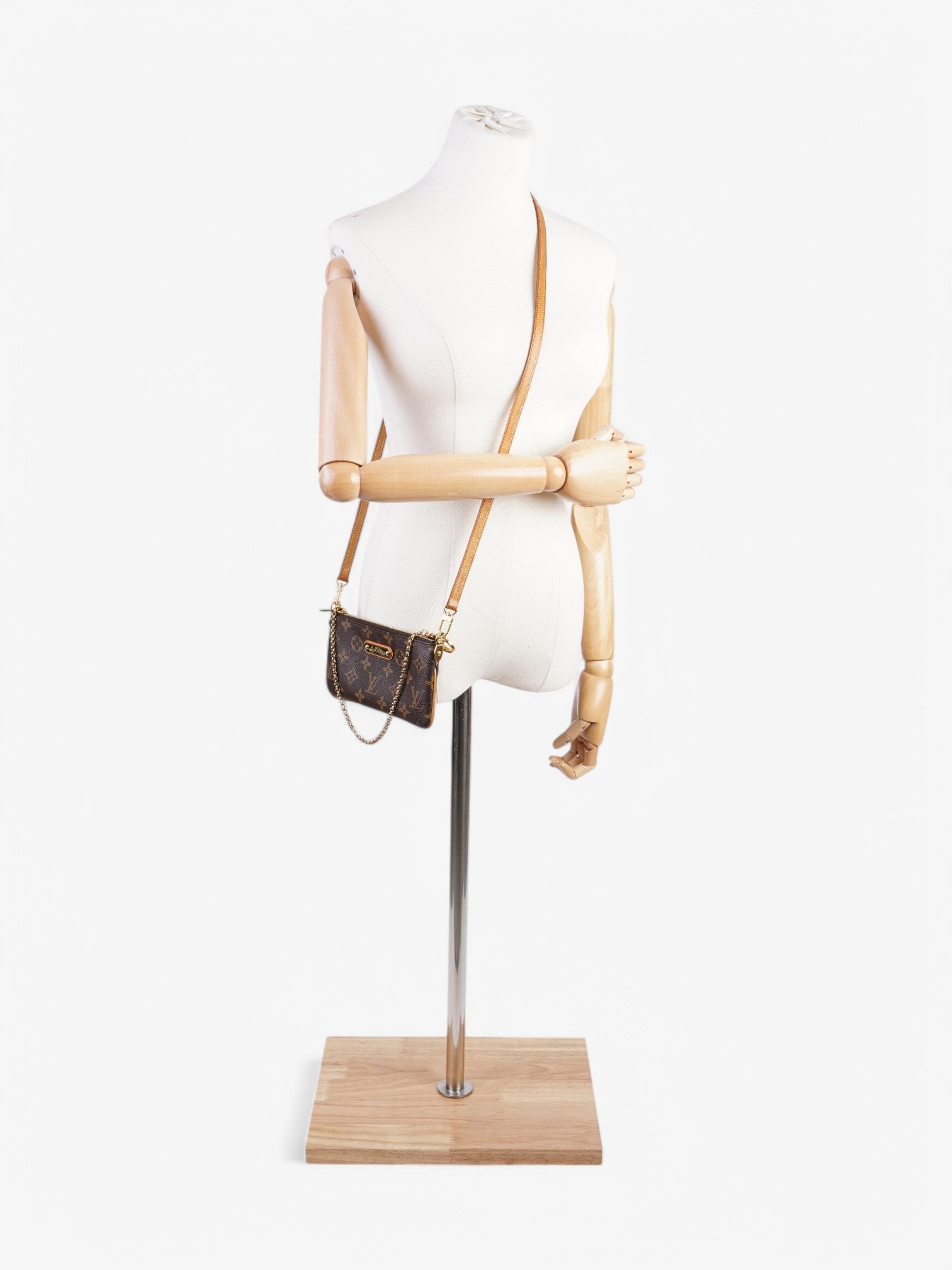  Louis Vuitton Milla Pochette Monogram Coated Canvas MM