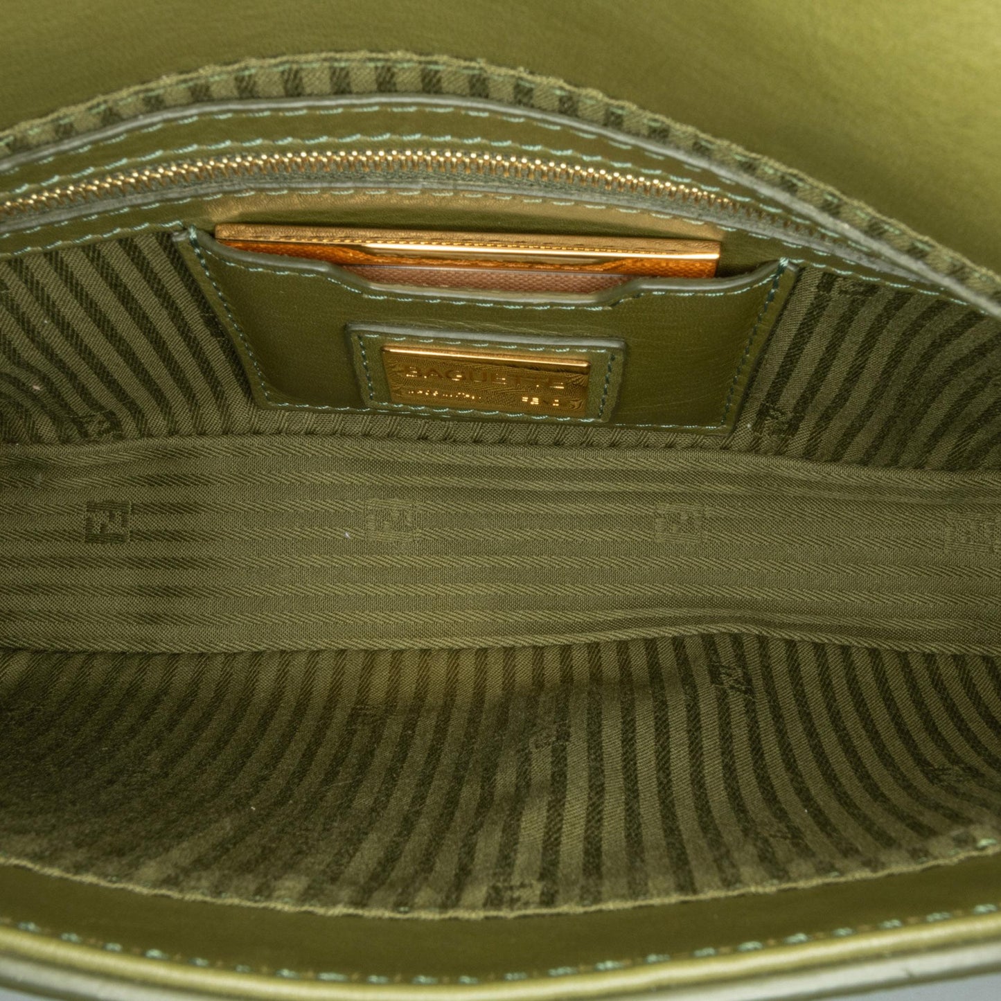 Fendi Leather Baguette Crossbody (ZNxLQ5)