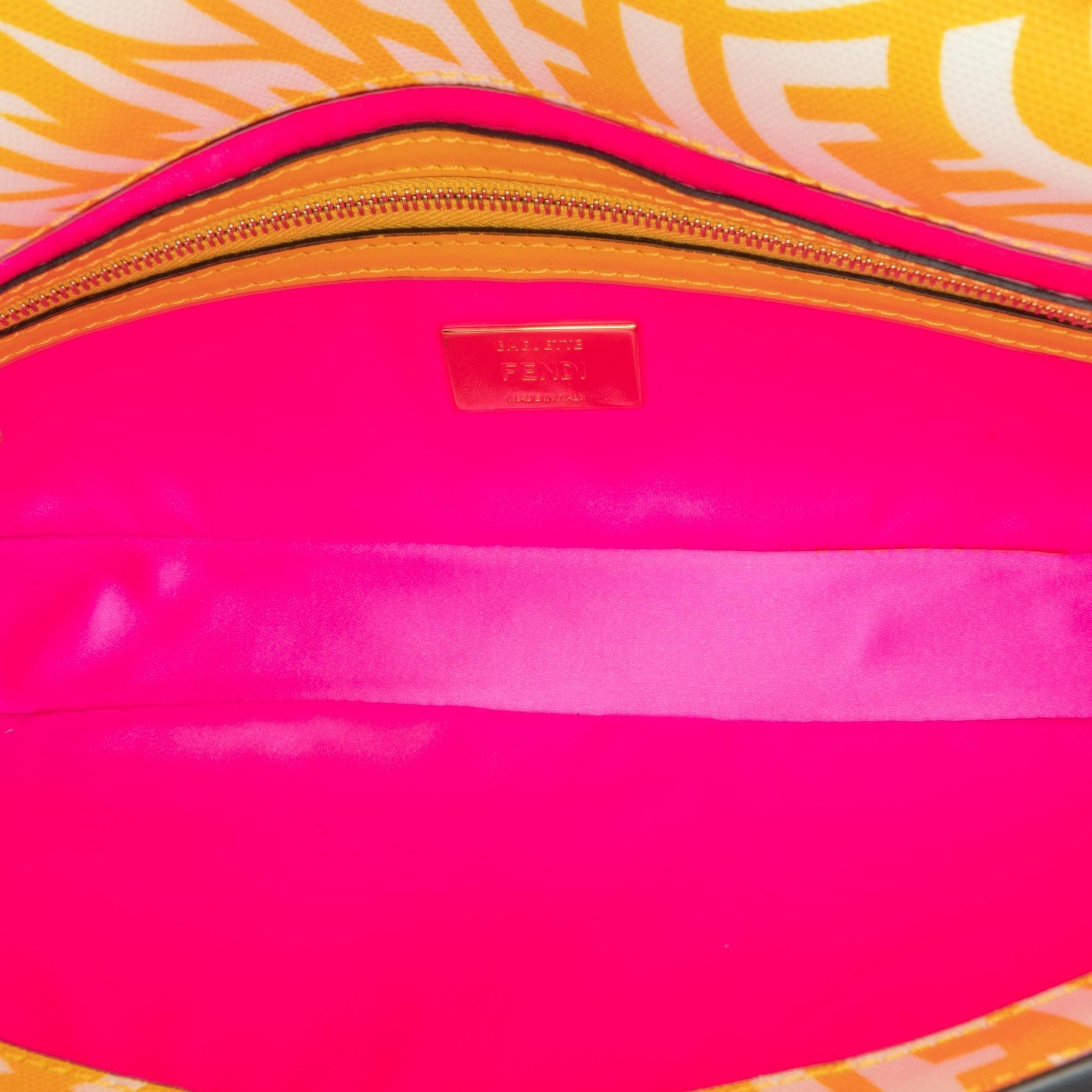 Fendi Zucchino Canvas Shoulder Bag (SHG-Wd0jWV)