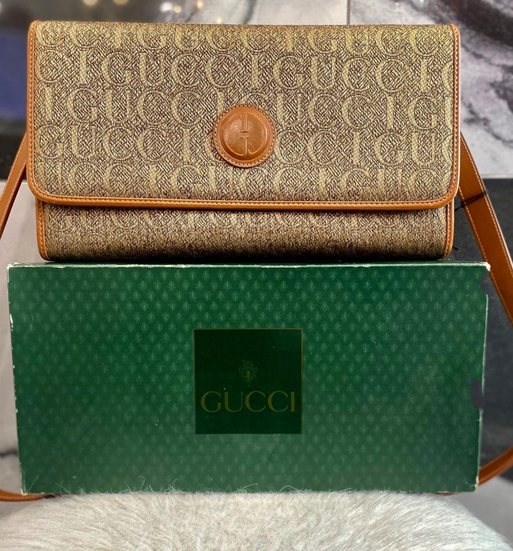 GUCCI LOGO CLUTCH BAG