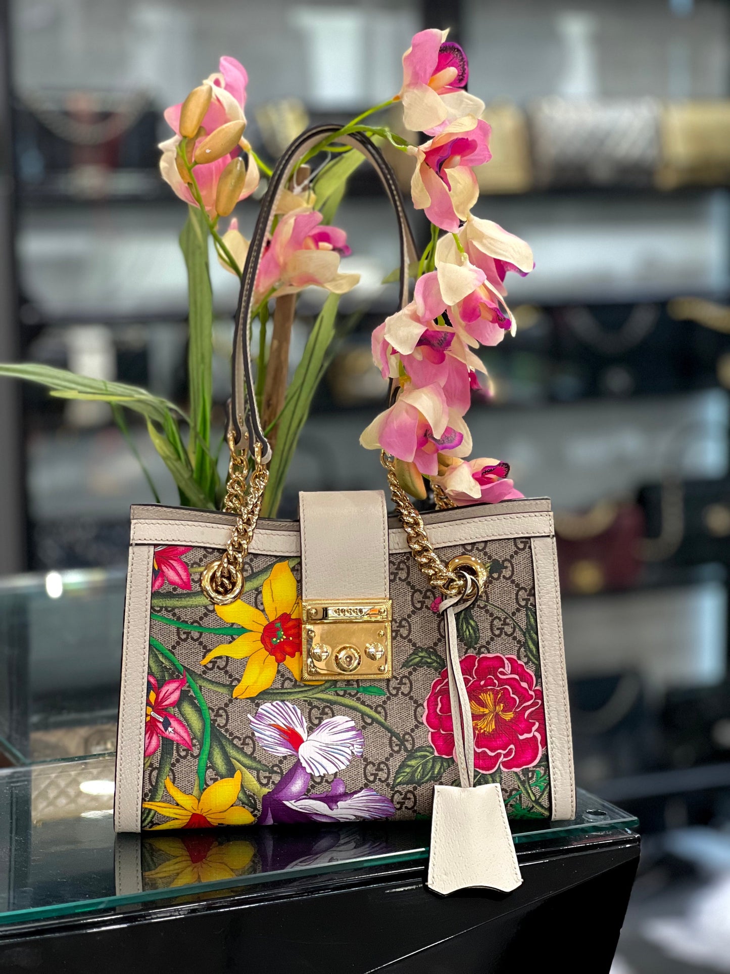GUCCI GG SUPREME FLORA PADLOCK CHAIN SMALL TOTE BAG
