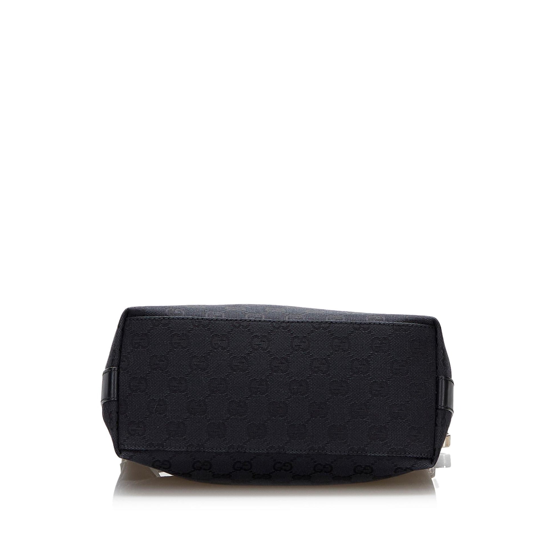Gucci GG Canvas Shoulder Bag (SHG-LLyqpA)