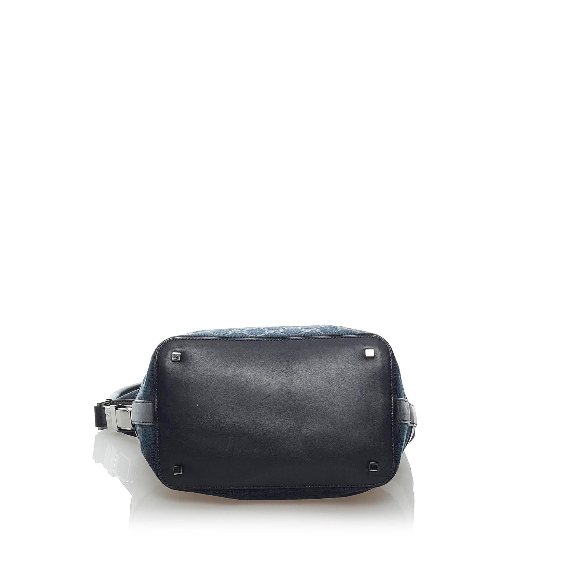 Gucci GG Canvas Shoulder Bag (SHG-S0GYgn)