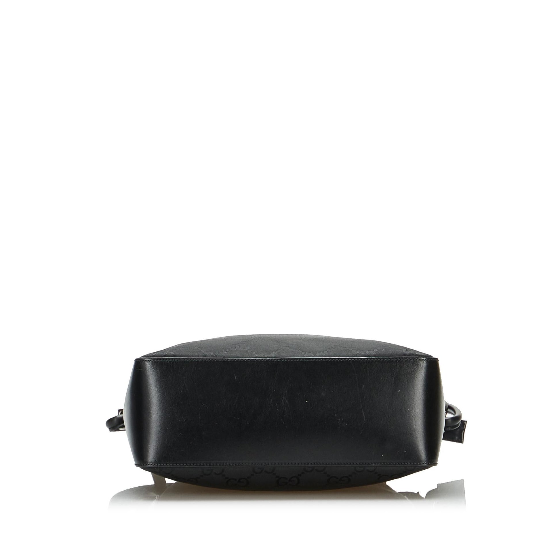 Gucci GG Nylon Shoulder Bag (SHG-w7Iys7)