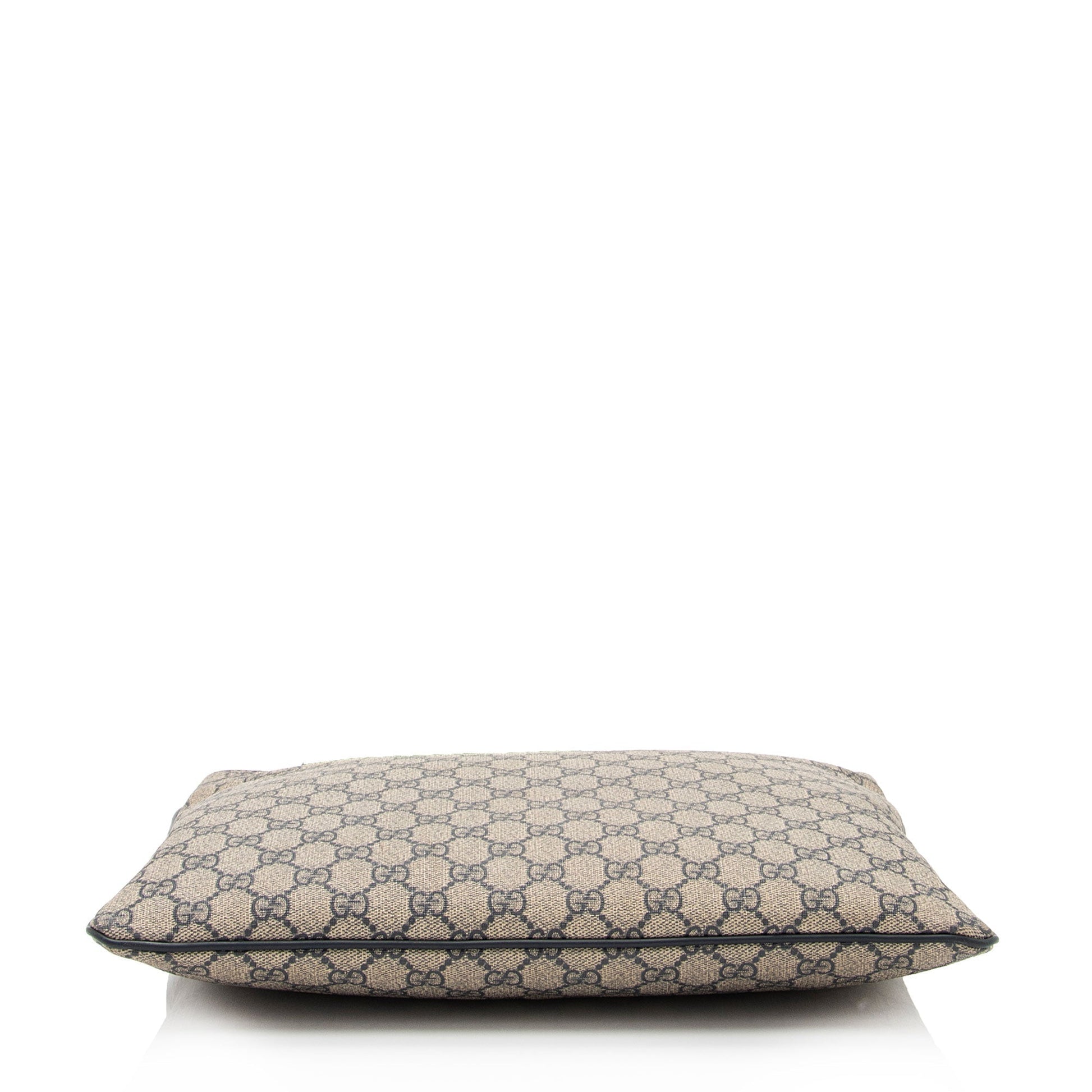 Gucci GG Supreme Classic Flat Medium Messenger Bag (SHF-rHNsr9)
