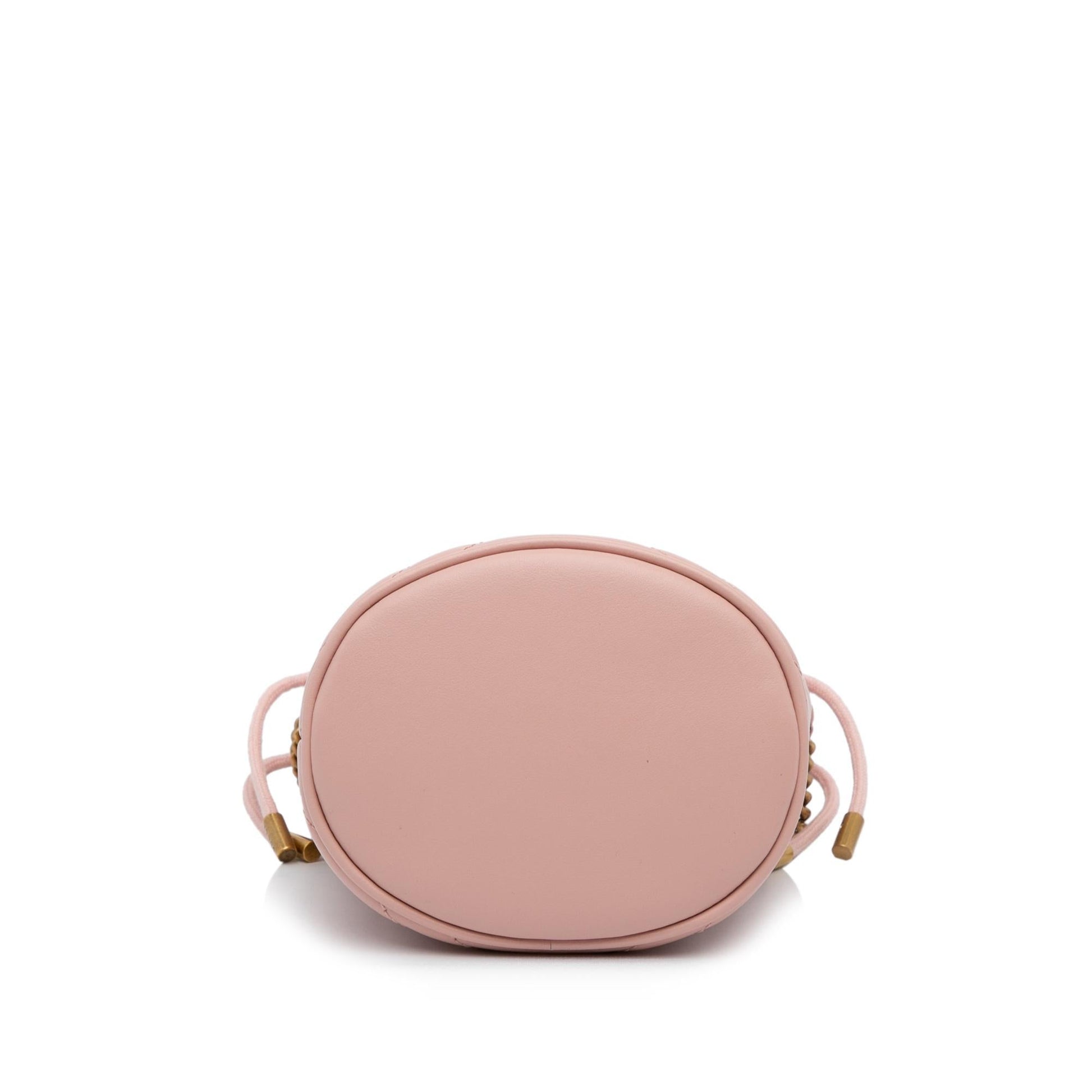Gucci Mini GG Marmont Matelasse Bucket Bag (SHG-yidCFA)