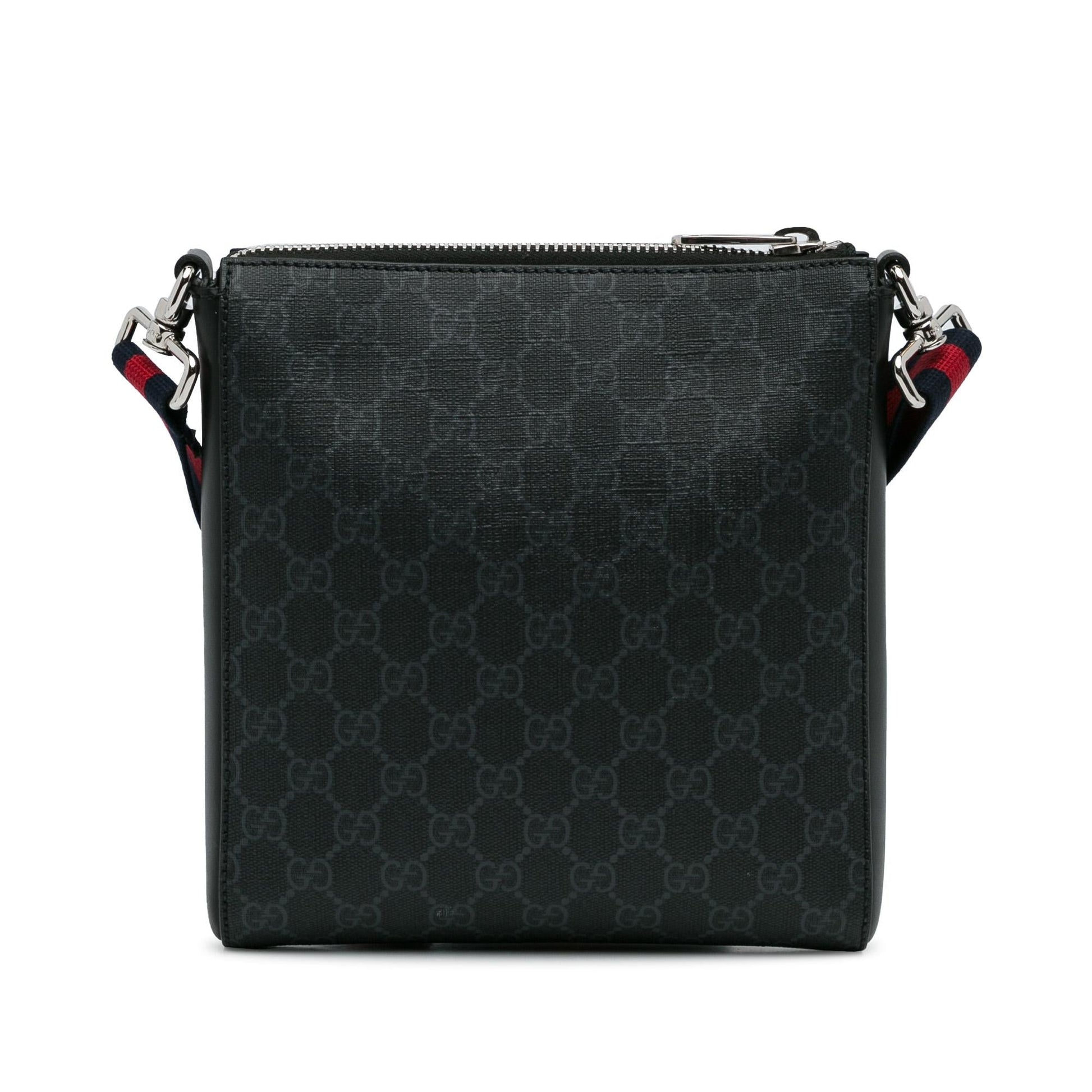 Gucci Small GG Supreme Messenger Bag (SHG-v3moky)