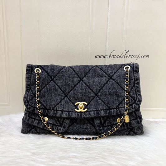 Chanel Maxi Flapbag in Black Washed and AGHW (Model: AS5727)