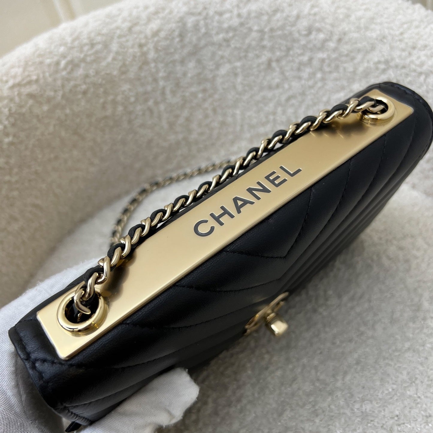 Chanel Trendy CC Wallet on Chain WOC in Black Chevron Lambskin and LGHW (Model: A80982) Crossbody