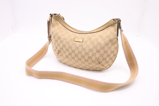 Gucci Shoulder Bag in Beige and Gold GG Supreme Canvas
