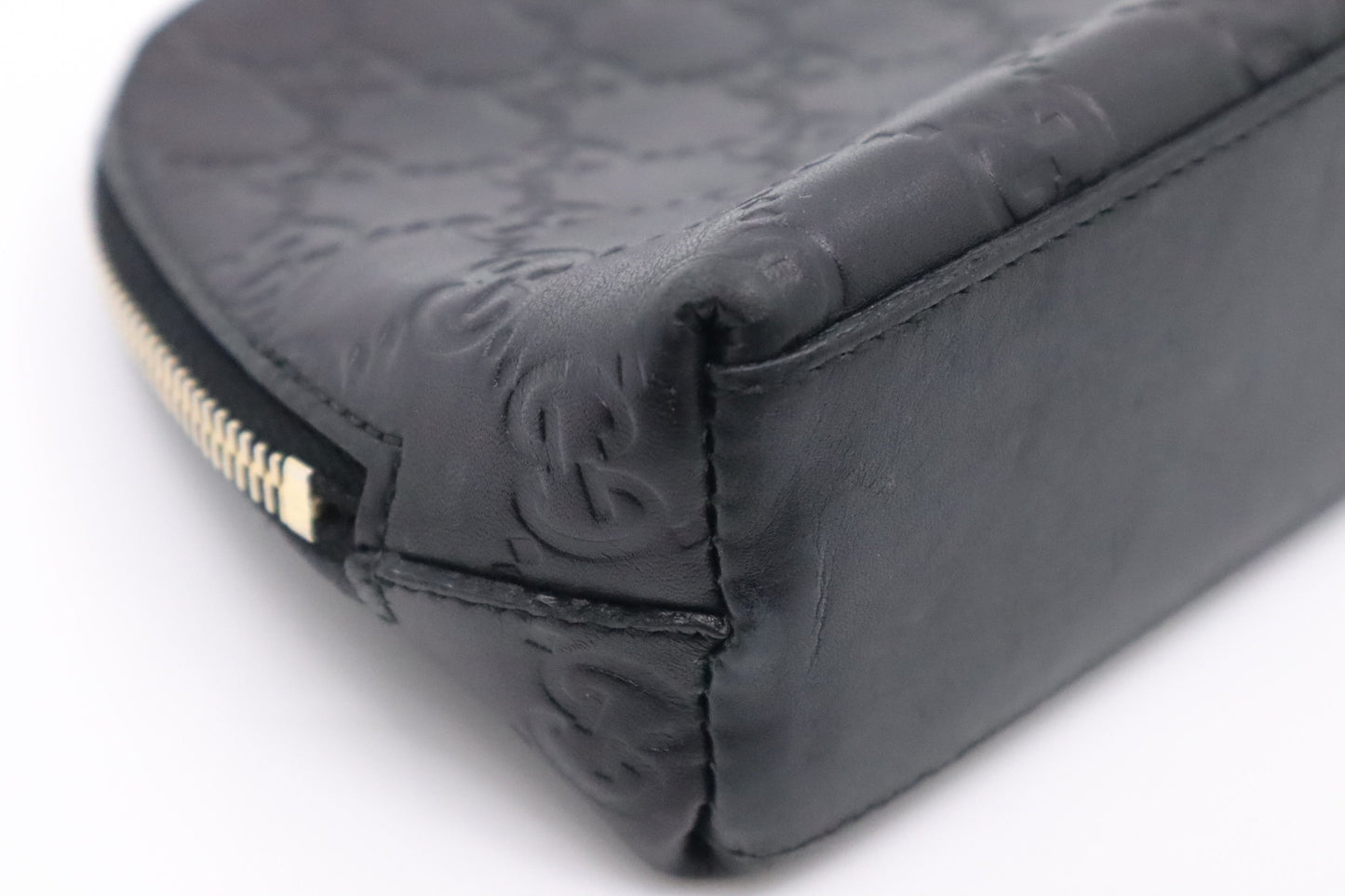 Gucci Pouch in Black Guccissima Leather