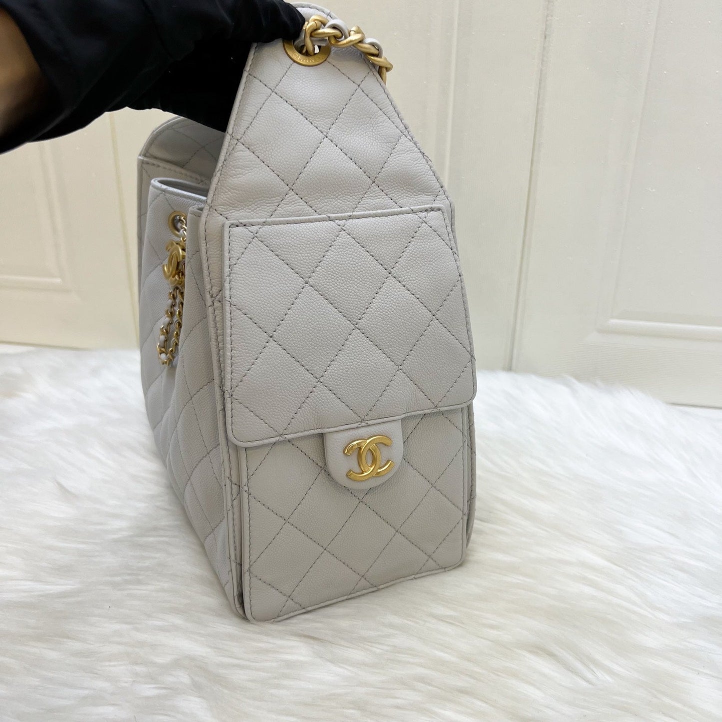 [Un - June 2025] Chanel 25 Small Hobo Bag in Grey Caviar and AGHW (Model: AS5293)