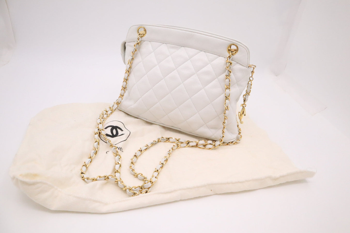 Chanel Shoulder Bag in White MattelassÃ© Leather