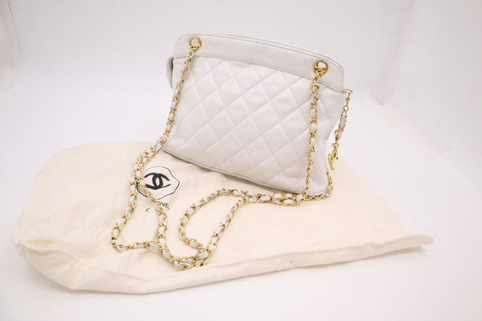 Chanel Shoulder Bag in White MattelassÃ© Leather
