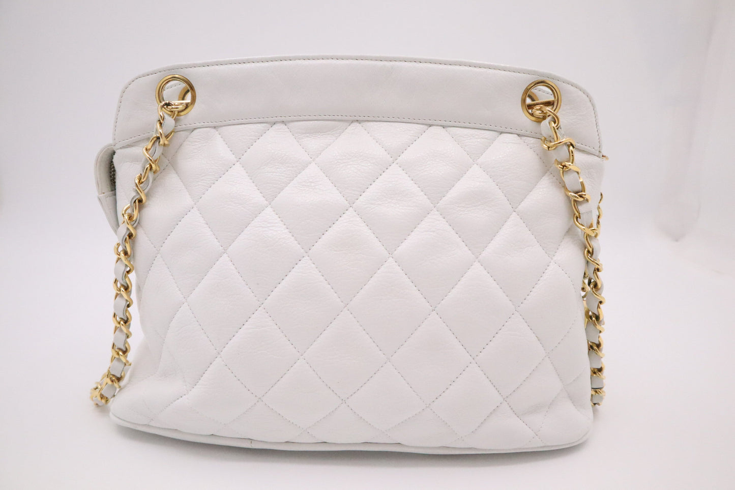 Chanel Shoulder Bag in White MattelassÃ© Leather